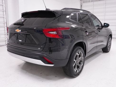 Used 2025 Chevrolet Trax LT w/ Driver Confidence Package image 5