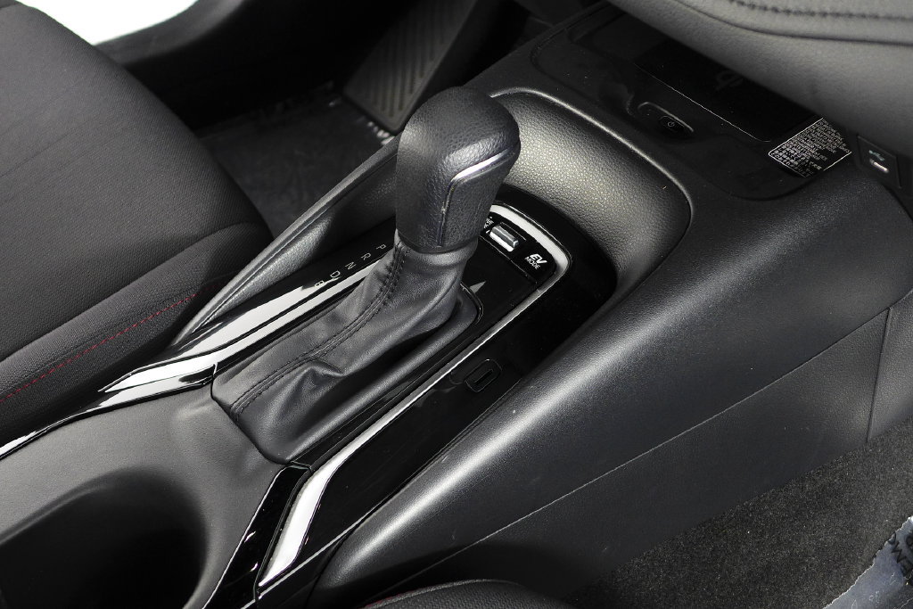 Used 2024 Toyota Corolla SE w/ SE Package FWD image 15