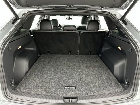 Used 2021 Volkswagen Atlas Cross Sport SE image 23