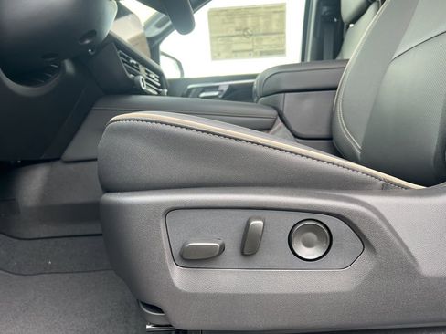 New 2026 Chevrolet Suburban Premier image 9