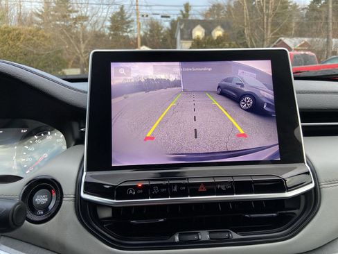 Used 2023 Jeep Compass Limited image 20