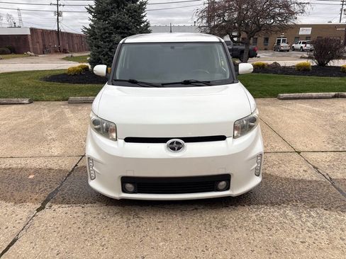 Used 2014 Scion xB image 2