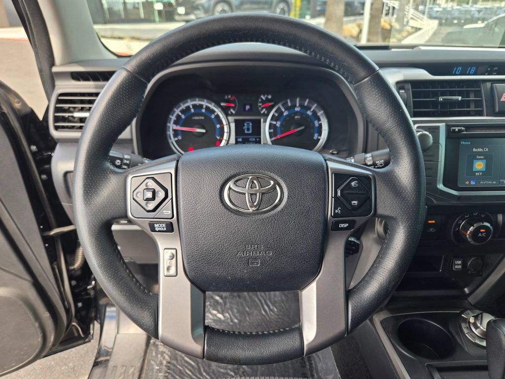 Used 2018 Toyota 4Runner SR5 AWD/4WD image 25