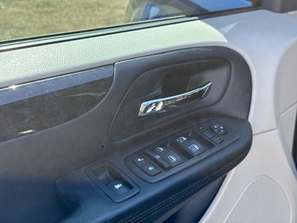 Used 2013 Dodge Grand Caravan SE FWD image 13
