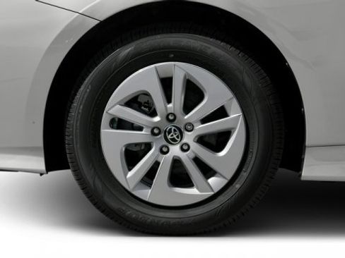 Used 2016 Toyota Prius Four image 11
