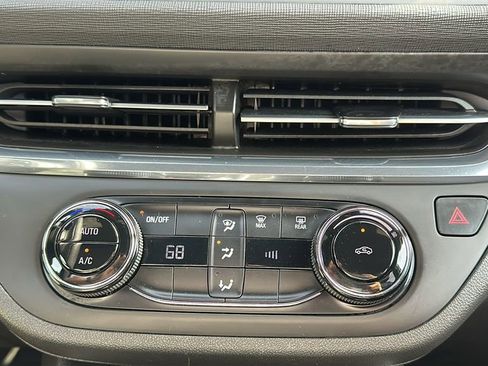 Used 2025 Buick Envista Preferred image 25