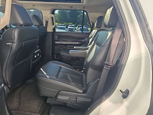 Used 2024 Ford Expedition XLT AWD/4WD image 12
