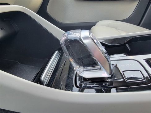 Used 2023 Volvo XC40 B5 Ultimate w/ Protection Package Premier image 30