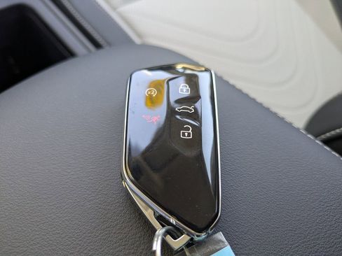 Certified 2025 Volkswagen Tiguan SE image 28