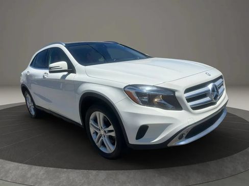 Used 2017 Mercedes-Benz GLA 250 4MATIC w/ Premium Package image 3
