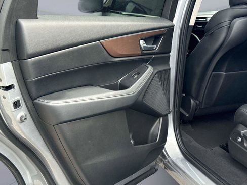 Used 2022 Acura MDX FWD image 11