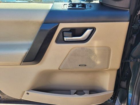 Used 2014 Land Rover LR2 image 16