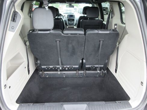 Used 2020 Dodge Grand Caravan SXT FWD image 12