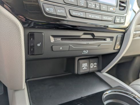 Used 2022 Honda Pilot Touring image 21