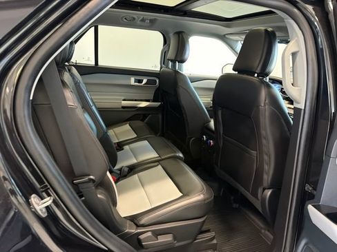 Used 2024 Ford Explorer XLT w/ Equipment Group 202A AWD/4WD image 44
