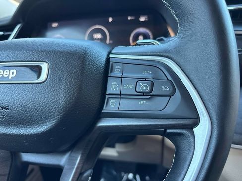 Used 2022 Jeep Grand Cherokee Limited w/ Trailer Tow Prep Group (B) AWD/4WD image 24