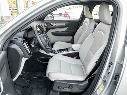 Used 2019 Volvo XC40 T5 Inscription image 13