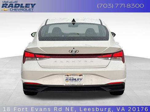 Used 2023 Hyundai Elantra SEL w/ Convenience Package FWD image 4