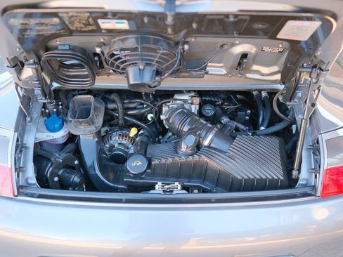 Used 2004 Porsche 911 Carrera RWD image 8