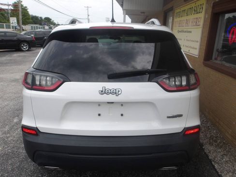 Used 2019 Jeep Cherokee Latitude w/ Cold Weather Group FWD image 7
