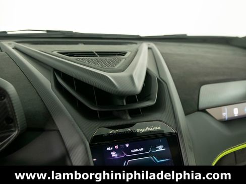 Used 2025 Lamborghini Revuelto Base image 22