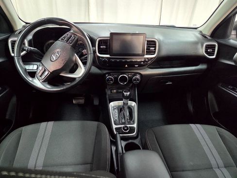 Used 2022 Hyundai Venue SEL image 19