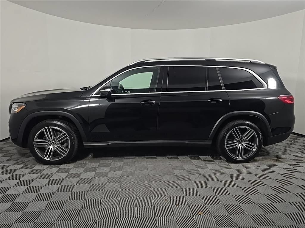 Used 2025 Mercedes-Benz GLS 450 4MATIC image 2