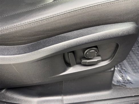 Used 2025 Land Rover Defender 110 S image 46