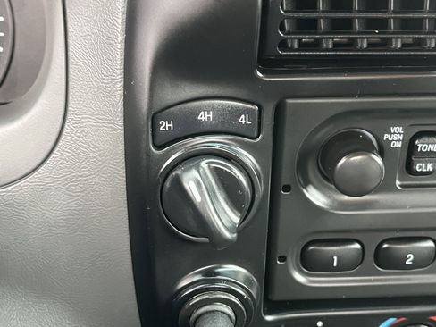 Used 2010 Ford Ranger XL image 4