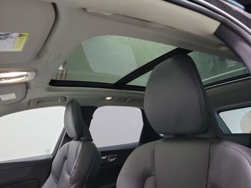 Used 2025 Volvo XC60 B5 Plus image 9