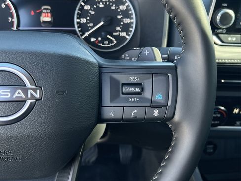 Certified 2025 Nissan Rogue SV image 11