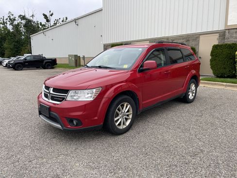 Used 2017 Dodge Journey SXT w/ Comfort/Convenience Group AWD/4WD image 9