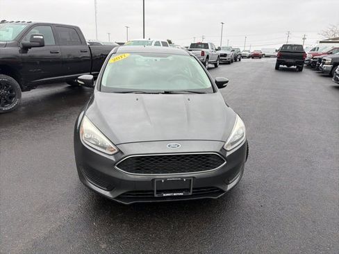 Used 2017 Ford Focus SE image 3