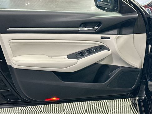 Used 2019 Nissan Altima 2.5 Platinum image 14