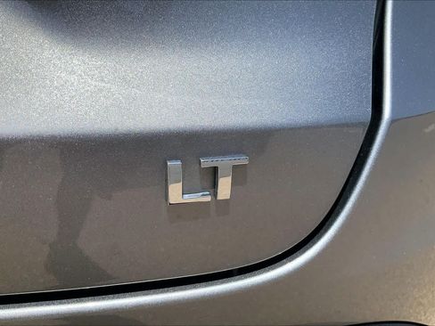 Used 2025 Chevrolet Trax LT FWD image 9