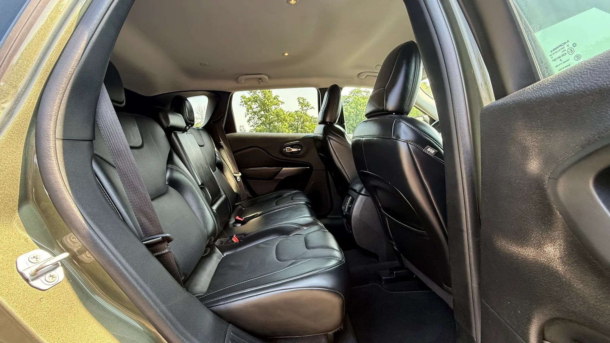 Used 2020 Jeep Cherokee Limited AWD/4WD image 35
