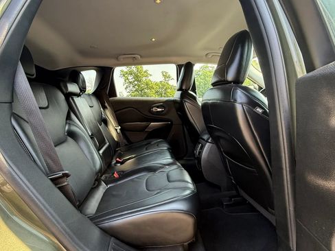 Used 2020 Jeep Cherokee Limited AWD/4WD image 35