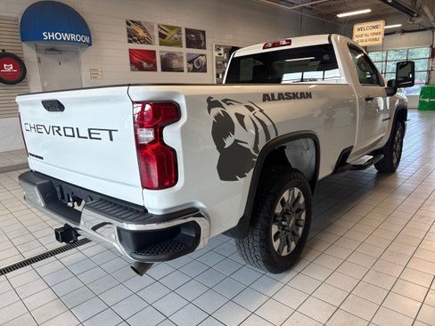 Used 2025 Chevrolet Silverado 2500 W/T AWD/4WD image 3