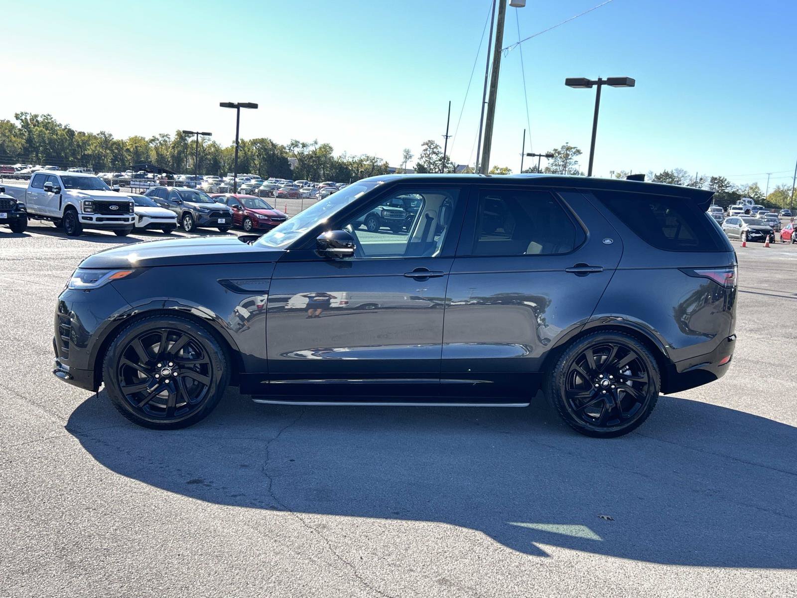 Used 2025 Land Rover Discovery Dynamic SE AWD/4WD image 7