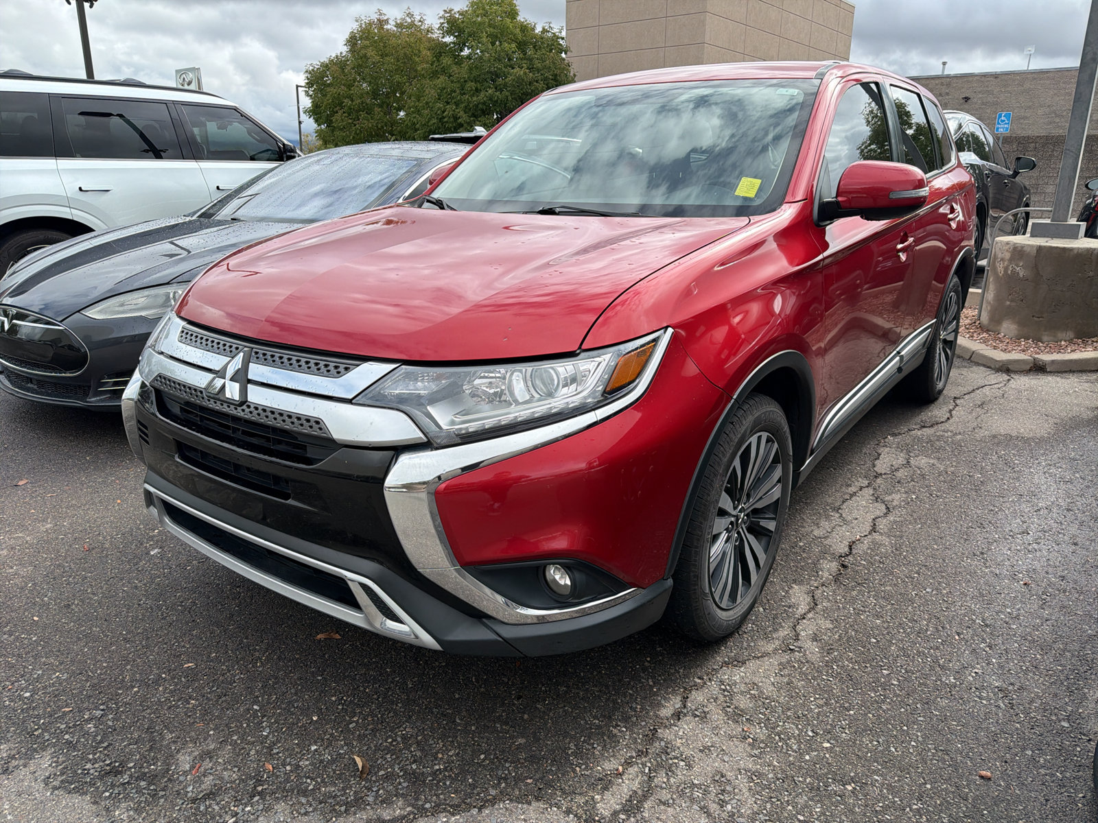 Used 2019 Mitsubishi Outlander SE AWD/4WD image 1