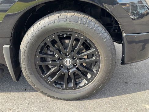 Used 2019 Nissan Titan SV w/ SV Convenience Package image 9