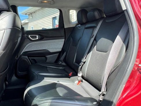 Used 2022 Jeep Compass Latitude image 12