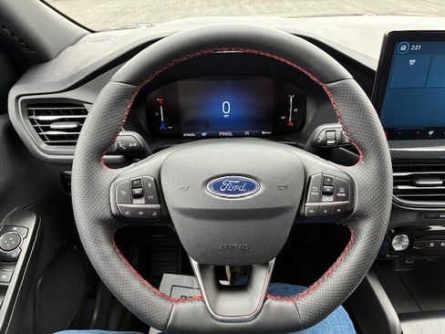 Used 2025 Ford Escape ST-Line w/ Tech Pack #1 AWD/4WD image 18