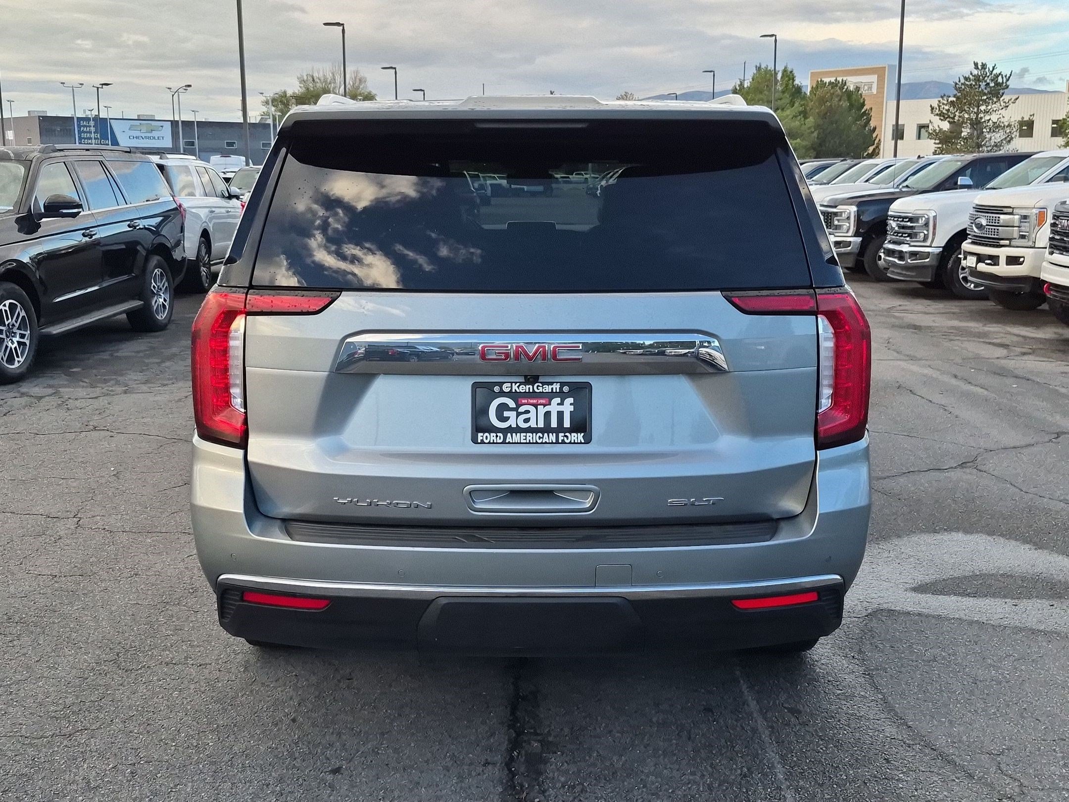 Used 2024 GMC Yukon XL SLT w/ SLT Luxury Package AWD/4WD image 8