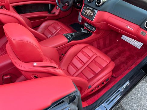 Used 2013 Ferrari California RWD image 40