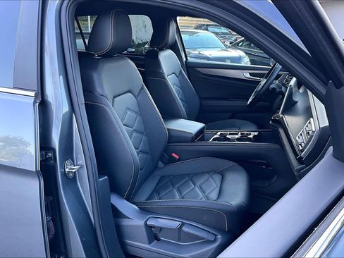 Used 2025 Volkswagen Atlas Cross Sport SE FWD image 9