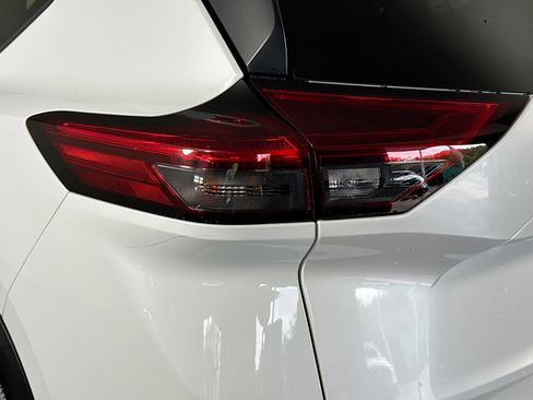 Used 2024 Nissan Rogue SV image 36