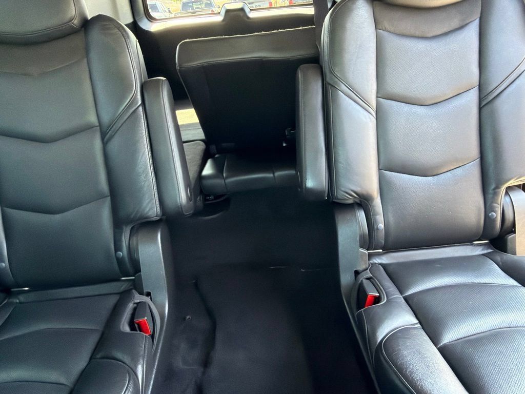 Used 2020 Cadillac Escalade ESV Premium Luxury w/ Escalade Sport Edition AWD/4WD image 21