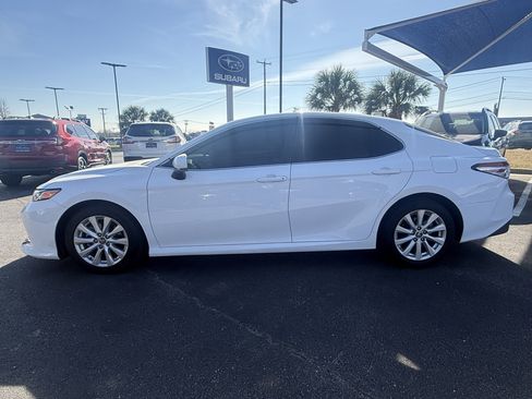 Used 2019 Toyota Camry LE image 4