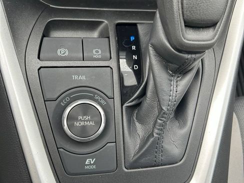 Used 2022 Toyota RAV4 XLE w/ Convenience Package AWD/4WD image 18